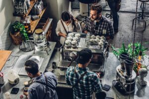 Estabelecimento com clientes como um local de pesquisa da concorrencia para construir negocios, preços e marcas registradas - Blog Montup e Brandor Marcas